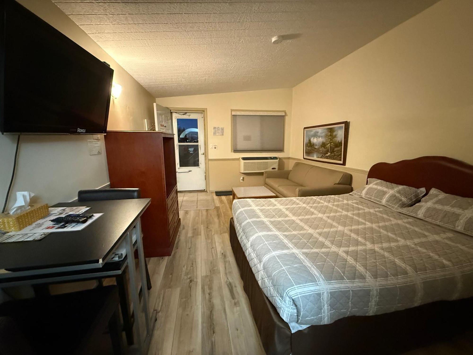 Centre Suite Inns Motel Bonnyville Exterior photo