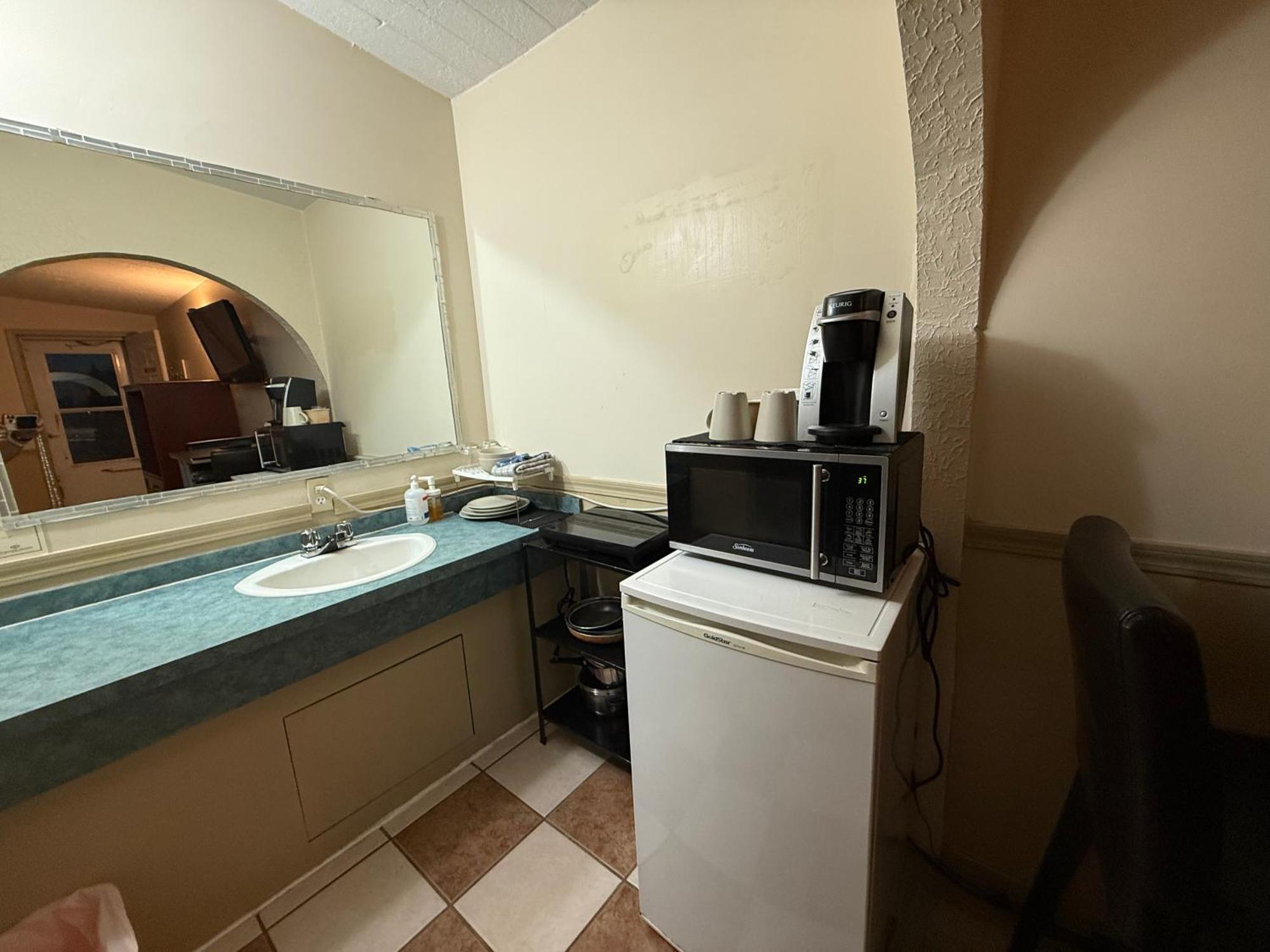 Centre Suite Inns Motel Bonnyville Exterior photo