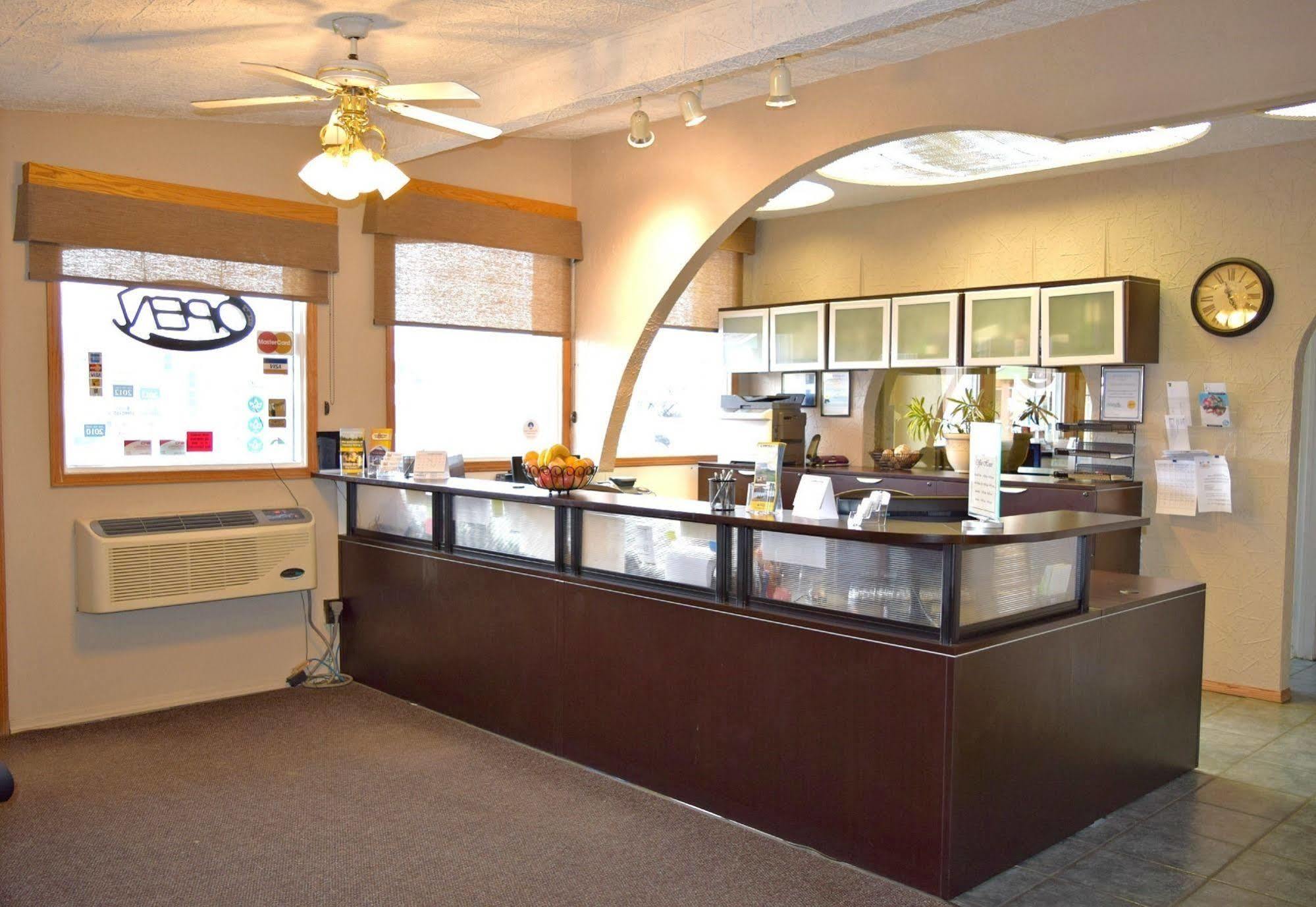 Centre Suite Inns Motel Bonnyville Exterior photo